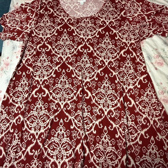 LuLaRoe Tops - LuLaRoe Women's Top in Red and White Pattern